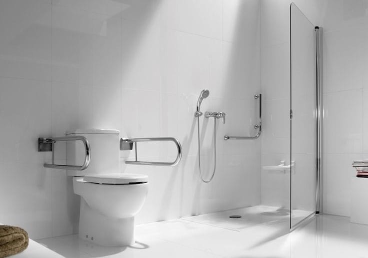 Baño adaptado con asideras y pasamanos Pasamanos y barras de apoyo o Asideras en Baño Adaptado